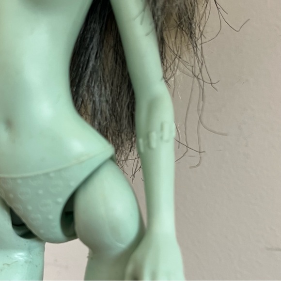 Monster High Frankie Stein Fashion Doll No Accessories Or Clothing 2008 Mattel - Picture 4 of 7